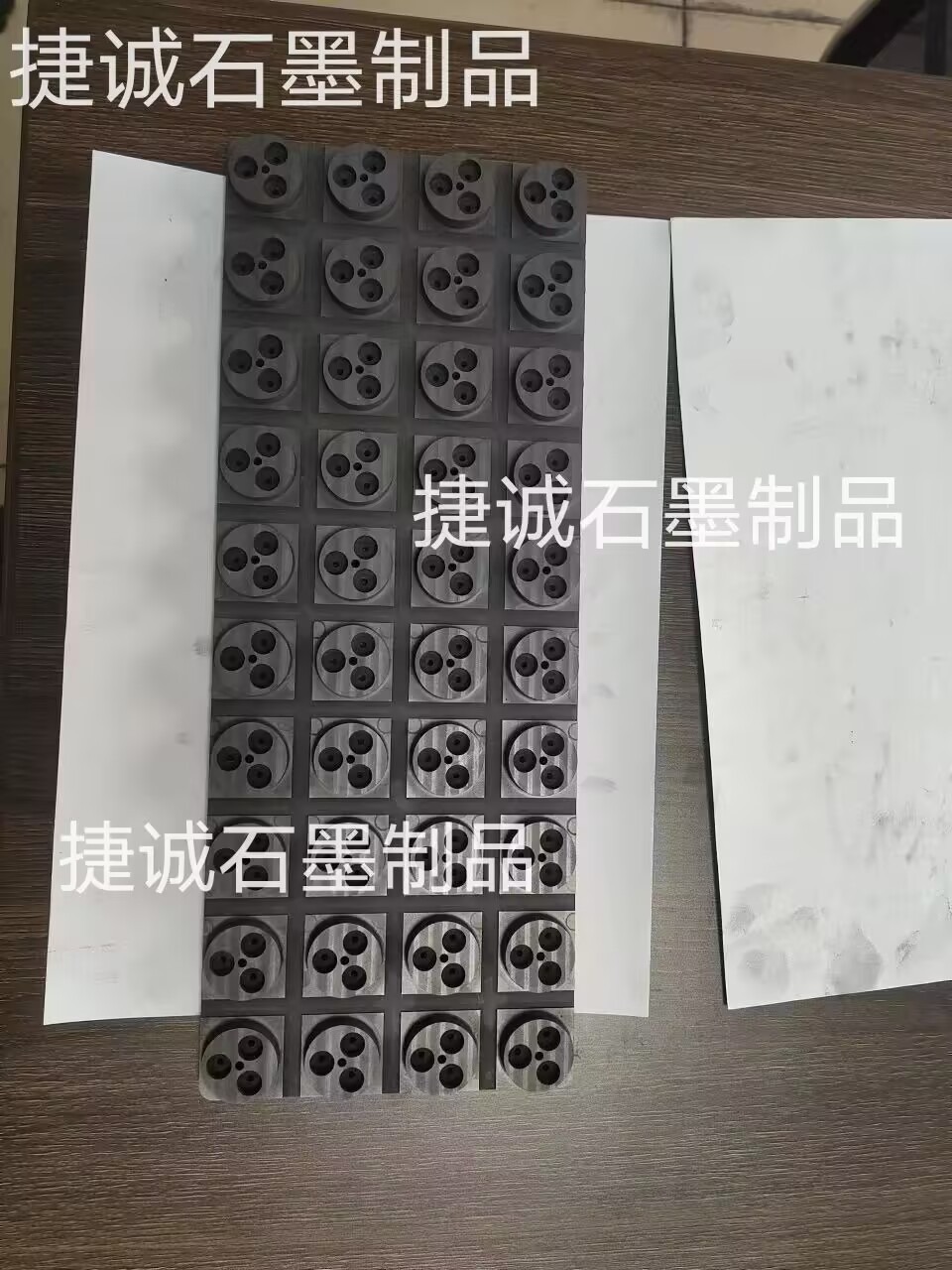 電子器件燒結(jié)用石墨治具，電子燒結(jié)石墨模具，半導(dǎo)體燒結(jié)石墨模具，二極管封裝石墨模具，燒結(jié)石墨模具，石墨模具，電子燒結(jié)石墨模具生產(chǎn)廠(chǎng)家，半導(dǎo)體燒結(jié)石墨模具生產(chǎn)廠(chǎng)家
